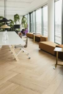 Timberwise-parketti-puulattia-wooden-floor-design-parquet-double-kalanruoto-herringbone-fishbone-Tammi-Oak-Nordic_pysty1-1
