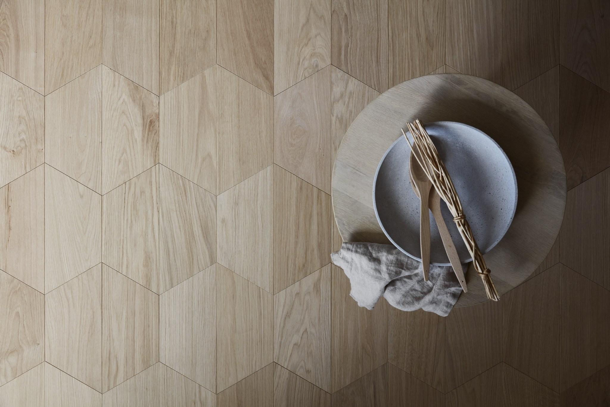 Timberwise-tammi-oak-Design floor Hexagon-NORDIC-hiottu-sand-oljyvahattu-waxoil-lahikuva