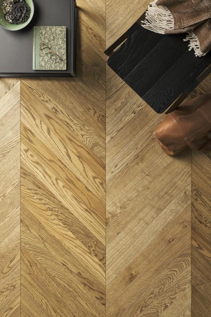 Timberwise Tammi Oak Chevron 45° 80x650mm Antique Harjattu Öljyvahattu / Brushed Wax oiled