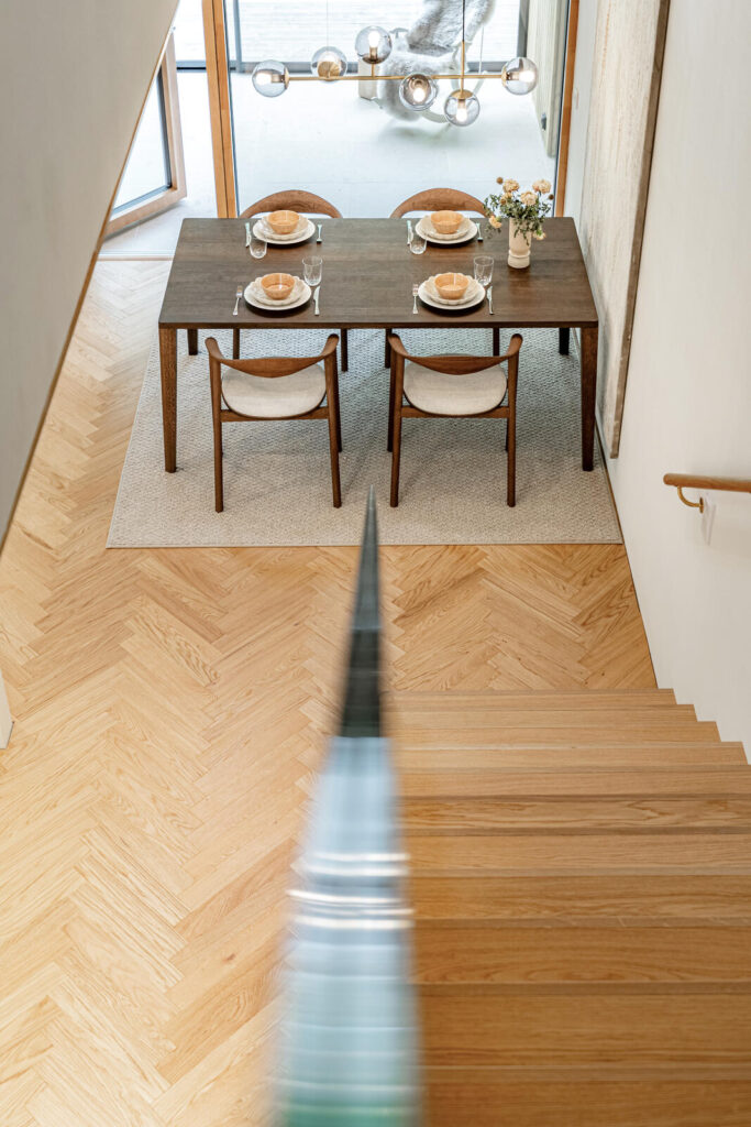 Ruokailutila ja portaat_lowres