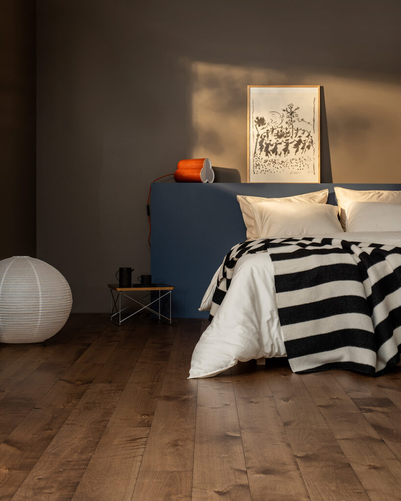 Timberwise-parkettilattia-koivu-hohde-makuuhuone